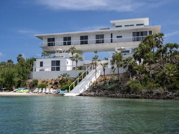 Bahamas Posh 6 Bedroom plus Loft Beachfront Estate with Private Pool