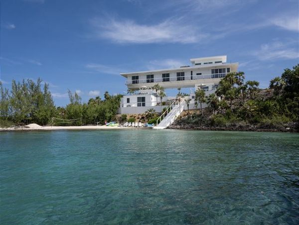 Bahamas Posh 6 Bedroom plus Loft Beachfront Estate with Private Pool