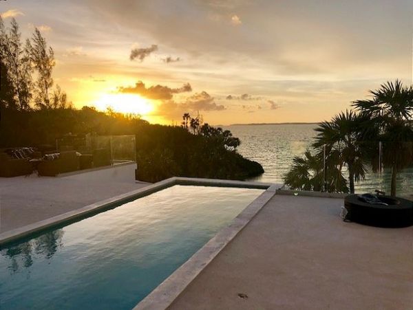 Bahamas Posh 6 Bedroom plus Loft Beachfront Estate with Private Pool