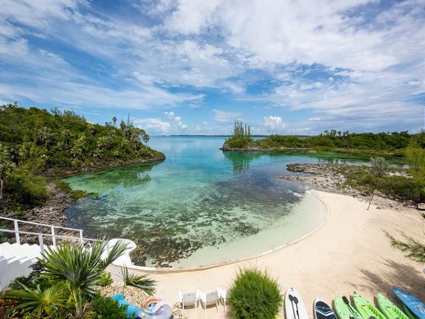 Bahamas Posh 6 Bedroom plus Loft Beachfront Estate with Private Pool
