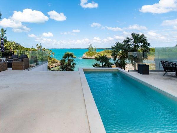 Bahamas Posh 6 Bedroom plus Loft Beachfront Estate with Private Pool