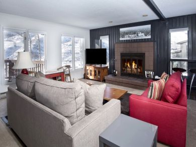 Vail Four Bedroom Mountain View Home with Private Hot Tub