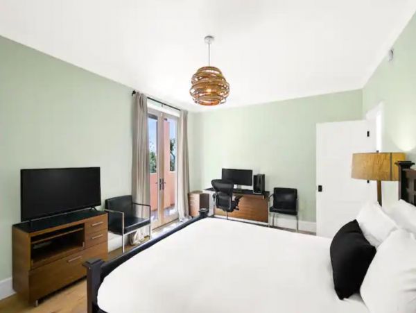 Luxury Malibu Estate Home - Sleeps 8 Guests