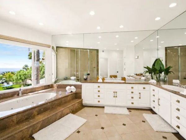 Luxury Malibu Estate Home - Sleeps 8 Guests