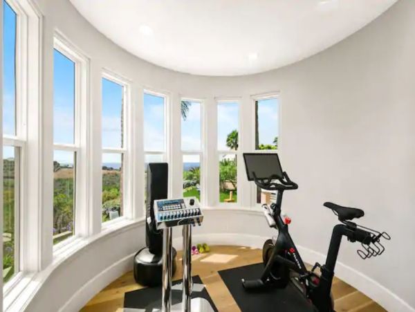 Luxury Malibu Estate Home - Sleeps 8 Guests