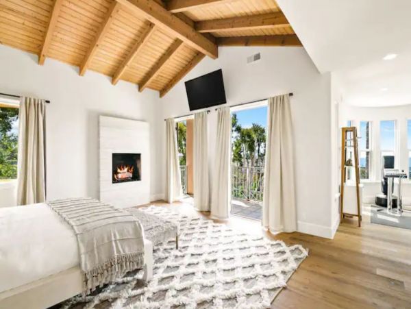 Luxury Malibu Estate Home - Sleeps 8 Guests