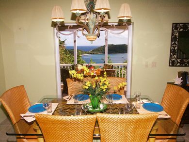 Tropical Peaceful 2 Bedroom + Den Home Great Klein Bay Views