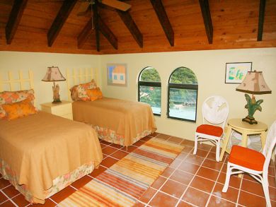 Tropical Peaceful 2 Bedroom + Den Home Great Klein Bay Views