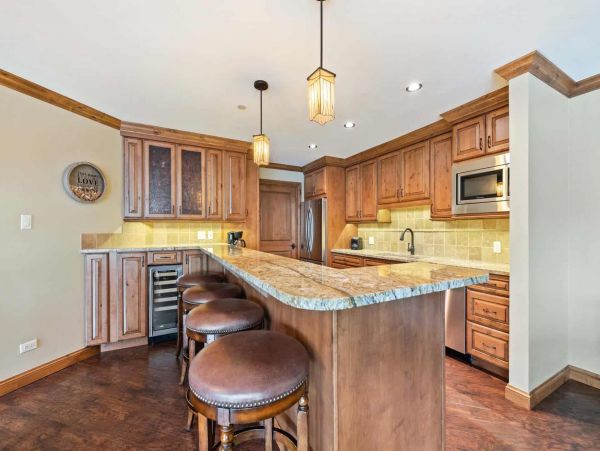 Luxury Vail Vacation Residence Sleeps 5 Walk to Lifts