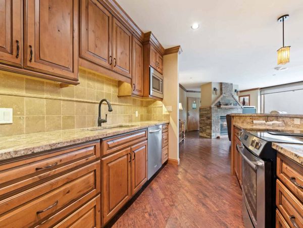 Luxury Vail Vacation Residence Sleeps 5 Walk to Lifts