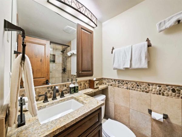 Luxury Vail Vacation Residence Sleeps 5 Walk to Lifts