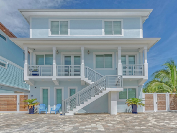 Luxurious 4-Bedroom Retreat in Marathon - Private Pool & Dock