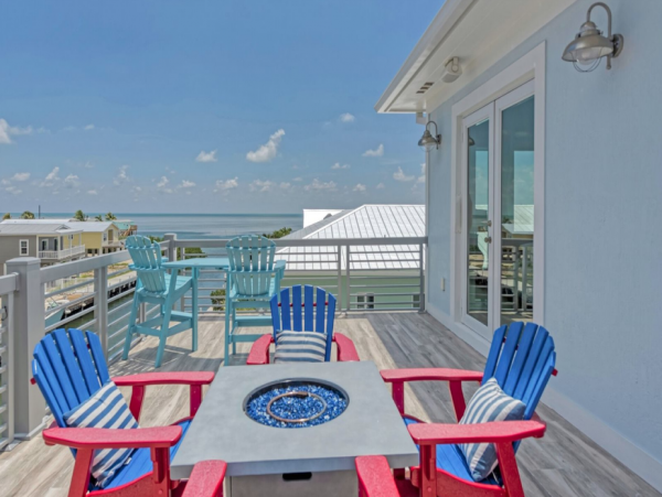 Luxurious 4-Bedroom Retreat in Marathon - Private Pool & Dock