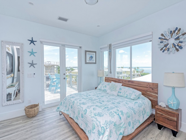 Luxurious 4-Bedroom Retreat in Marathon - Private Pool & Dock