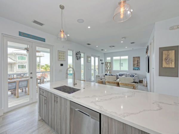 Luxurious 4-Bedroom Retreat in Marathon - Private Pool & Dock