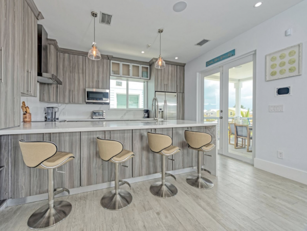 Luxurious 4-Bedroom Retreat in Marathon - Private Pool & Dock