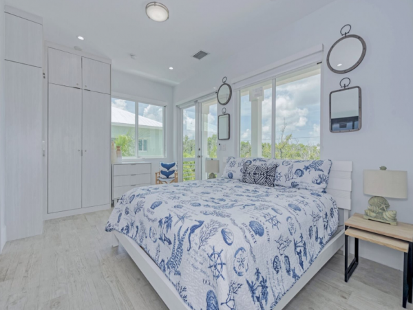 Luxurious 4-Bedroom Retreat in Marathon - Private Pool & Dock