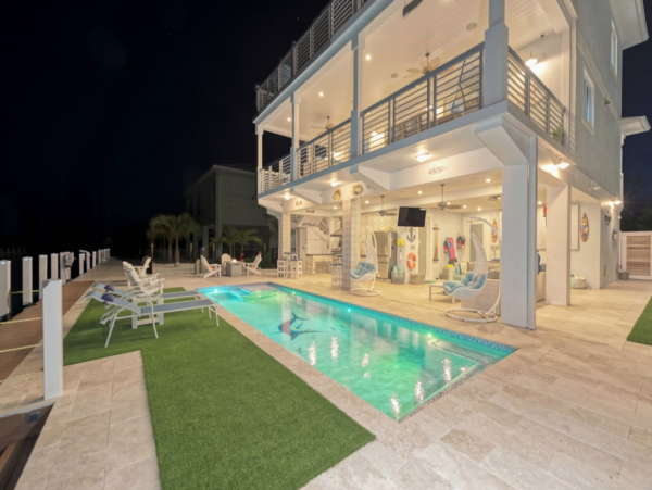 Luxurious 4-Bedroom Retreat in Marathon - Private Pool & Dock