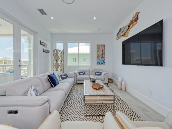 Luxurious 4-Bedroom Retreat in Marathon - Private Pool & Dock