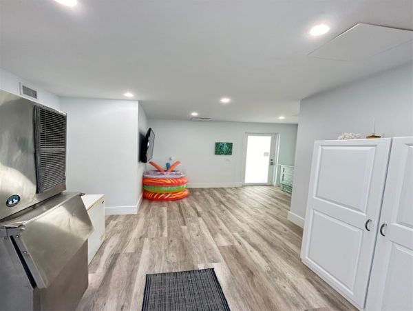 Luxurious 4-Bedroom Retreat in Marathon - Private Pool & Dock