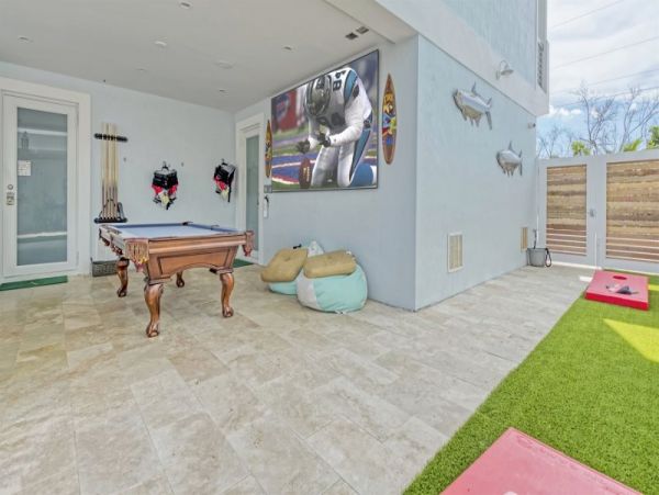 Luxurious 4-Bedroom Retreat in Marathon - Private Pool & Dock