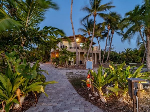 Florida Keys Vacation Rental - Gulf Front Retreat with Pool, Dock & Concierge Services