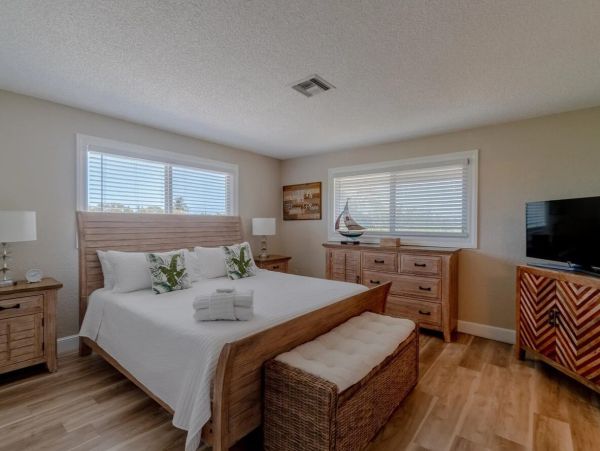 Florida Keys Vacation Rental - Gulf Front Retreat with Pool, Dock & Concierge Services