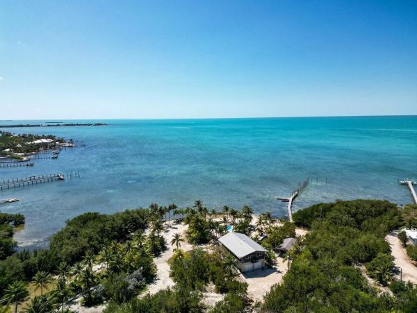 Florida Keys Vacation Rental - Gulf Front Retreat with Pool, Dock & Concierge Services