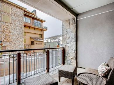 Two Bedroom Vail Vacation Condo Sleeps 6 Guests Walk to Lift