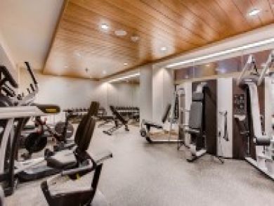 Vail Vacation Condo Sleeps 6 Walk to Lifts, Mountain Views