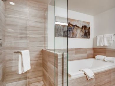 Vail Vacation Condo Sleeps 6 Mountain Views & Walk to Lifts