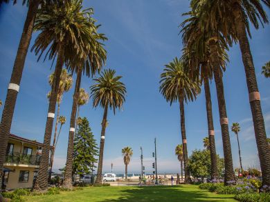 Great Summerland Vacation Cottage Sleeps 6 Walk to Beach