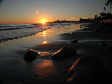 Great Summerland Vacation Cottage Sleeps 6 Walk to Beach