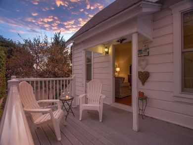 Great Summerland Vacation Cottage Sleeps 6 Walk to Beach