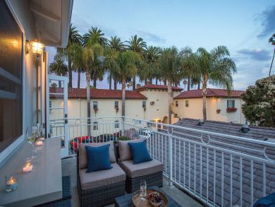 Walk to Beach Two Bedroom Vacation Condo in Santa Barbara