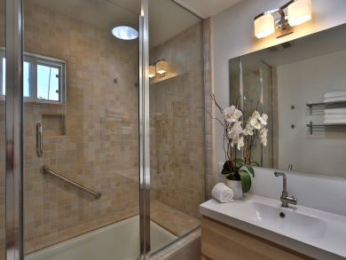 Walk to Beach Two Bedroom Vacation Condo in Santa Barbara