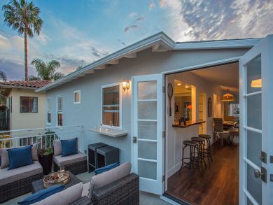 Walk to Beach Two Bedroom Vacation Condo in Santa Barbara