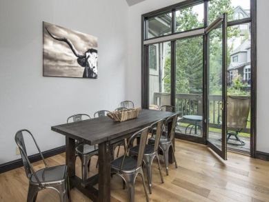 Ski In/Ski Out 5 Bedroom Townhome