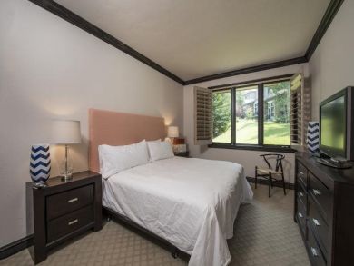 Ski In/Ski Out 5 Bedroom Townhome