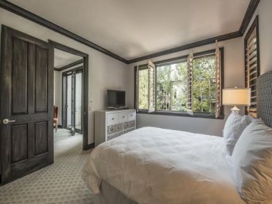 Ski In/Ski Out 5 Bedroom Townhome