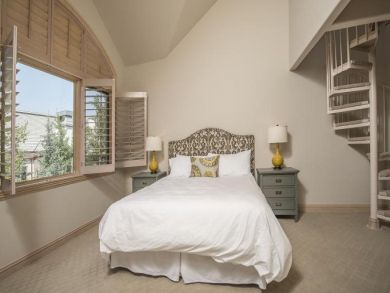 Ski In/Ski Out 5 Bedroom Townhome