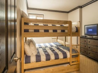 Ski In/Ski Out 5 Bedroom Townhome
