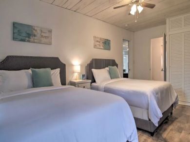 Vacation Pool Home Sleeps 16 Guests