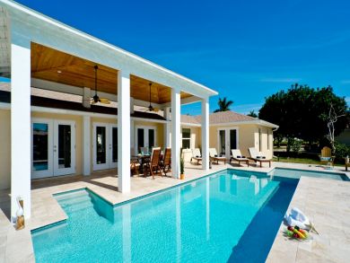 Stunning Holmes Beach Vacation Pool Home Sleeps 8 Guests