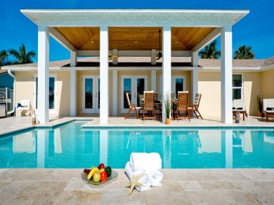Stunning Holmes Beach Vacation Pool Home Sleeps 8 Guests