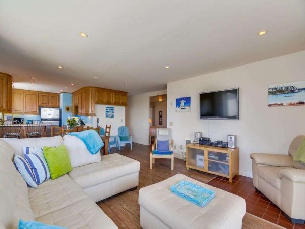 3+ Bedrooms Steps from the Ocean Vacation Condo in Mission Beach