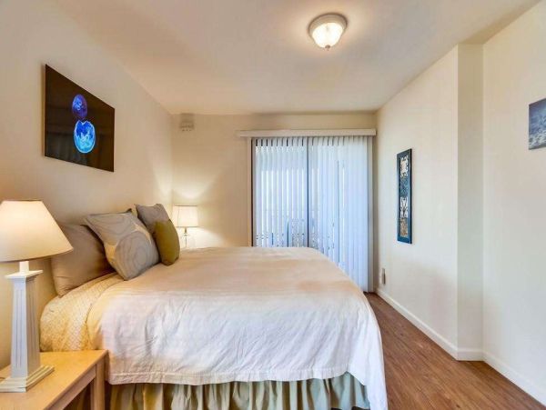 3+ Bedrooms Steps from the Ocean Vacation Condo in Mission Beach