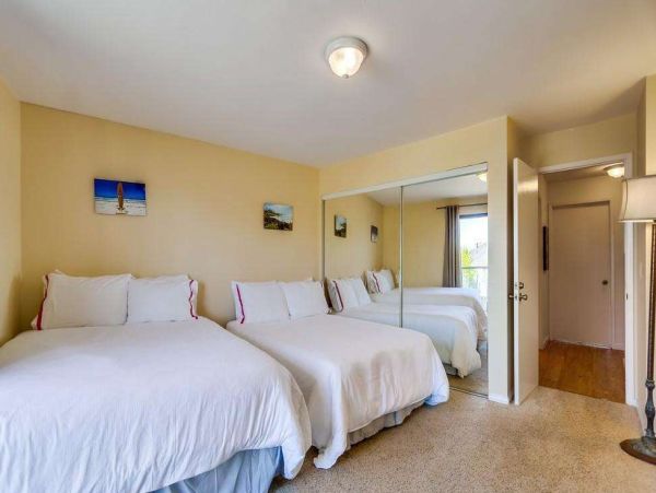 3+ Bedrooms Steps from the Ocean Vacation Condo in Mission Beach