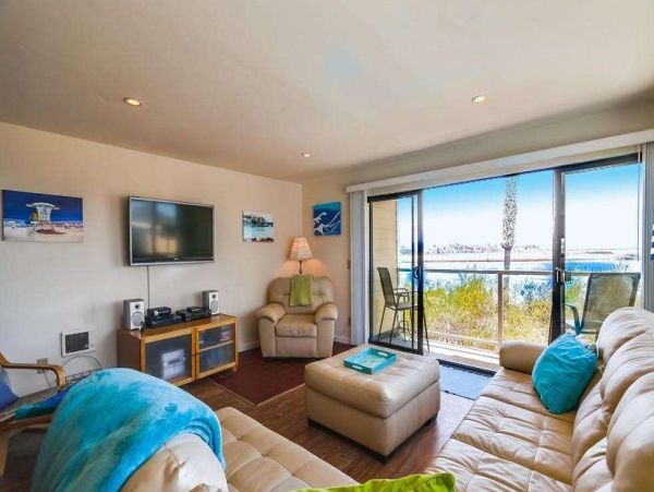 3+ Bedrooms Steps from the Ocean Vacation Condo in Mission Beach