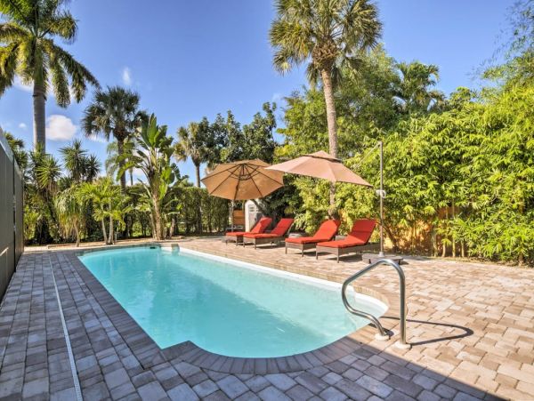 Beautiful Naples Vacation Rental Pool Home Sleeps 6
